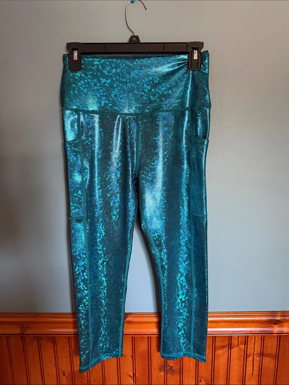 Women Shimmery Teal High-Waist Active Leggings crop style never worn